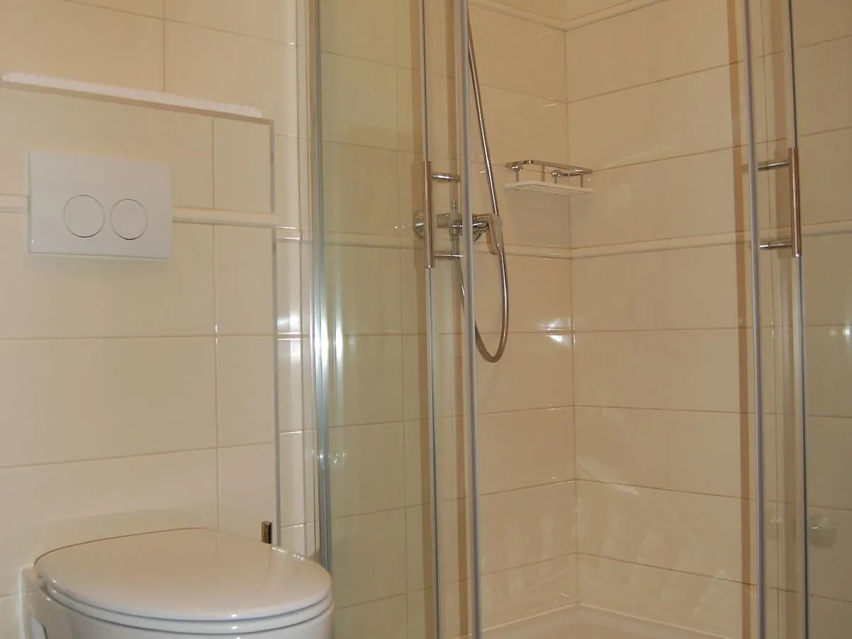 Spacious Apartment In Veli Rat With Courtyard